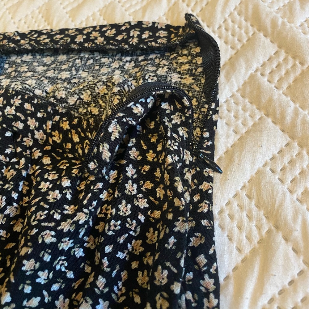 FLORAL MINI SKIRT (BLACK) - Picture 6 of 10